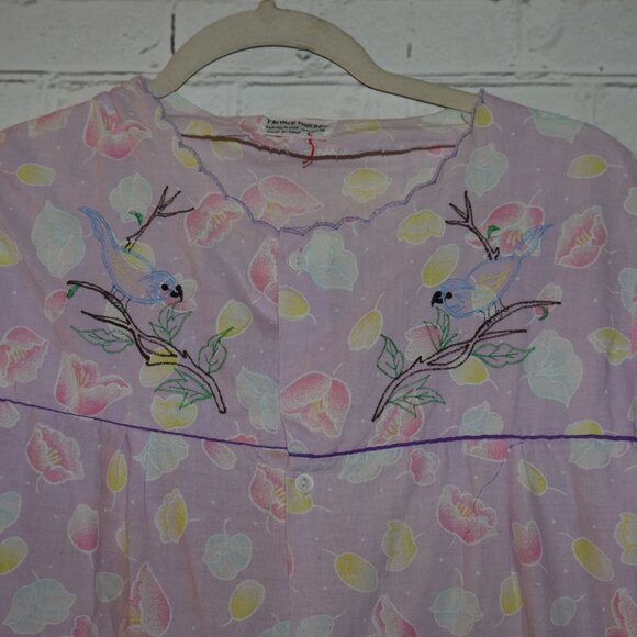 Vintage purple floral and embroidered bird button-down nightgown Private touches - Picture 6 of 8